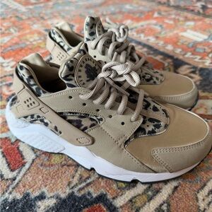 Women’s Nike huaraches